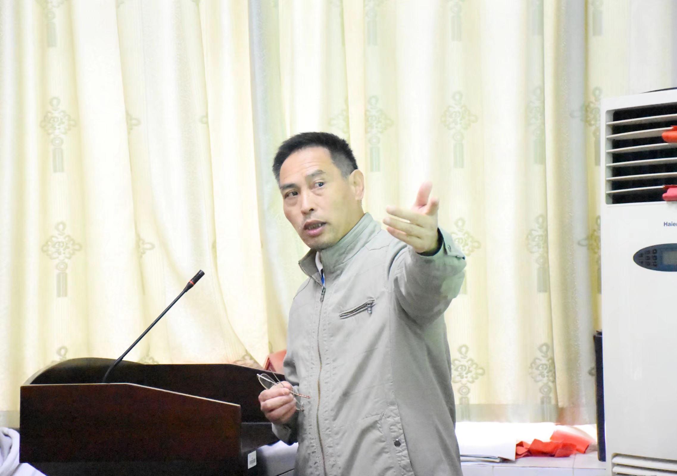 6c37afa0e5fa4084a1605a2d5b8a7bee.jpg
